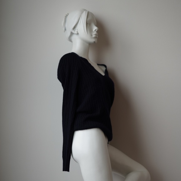 ✨ JCREW cable knit v neck sweater navy blue - medium - Picture 3 of 4